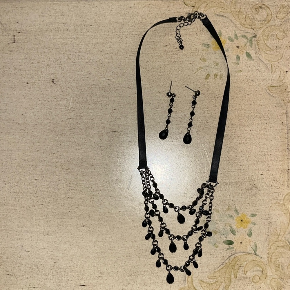 Black layered necklace & earrings set